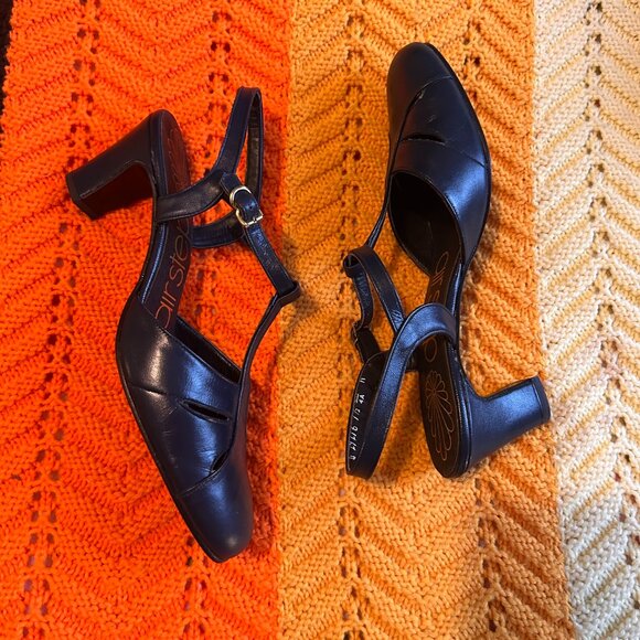 1970s Air step soft sole Dark Blue T-bar Roman Mary Jane heels - made in Canada! - Picture 8 of 11